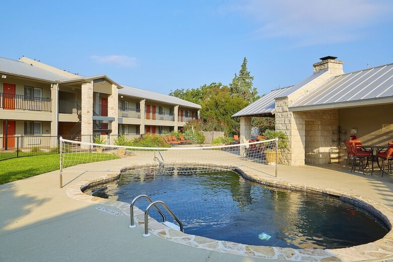 Hotel Fredericksburg Inn & Suites