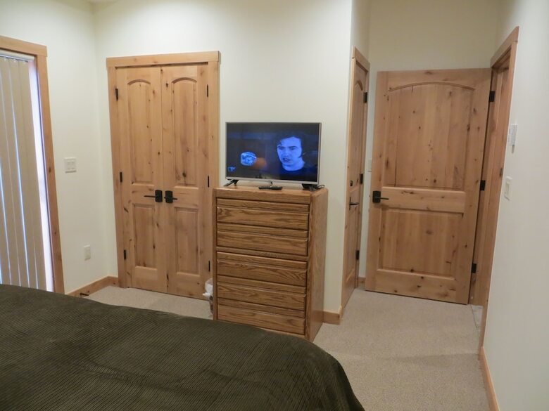 Crested Mountain North By Cb Lodging
