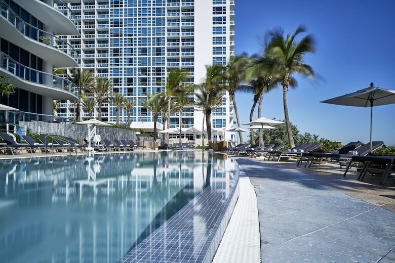 Hotel Carillon Miami Wellness Resort