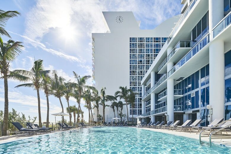 Hotel Carillon Miami Wellness Resort