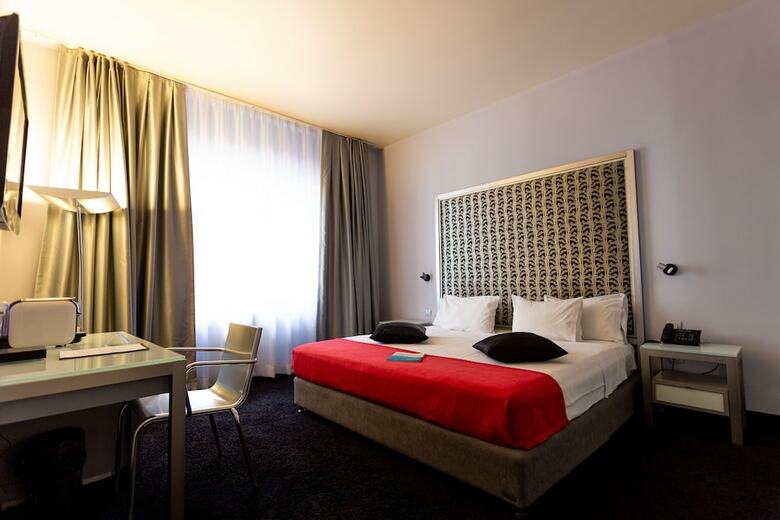 Central Hotel By Zeus International