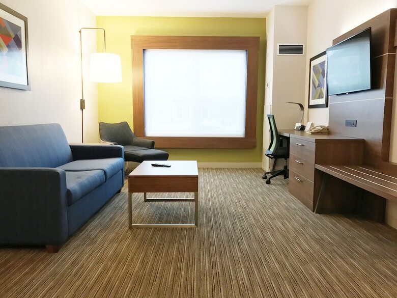 Holiday Inn Express Hotel & Suites White River Junction