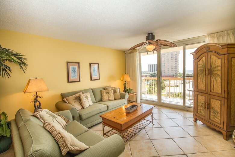 Pelican Beach Resort & Conference Center