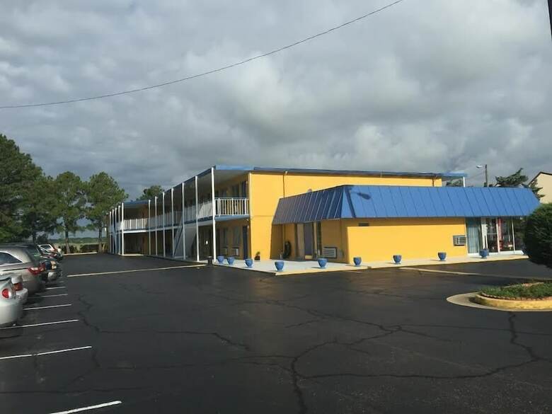 Motel Belmont Inn & Suites