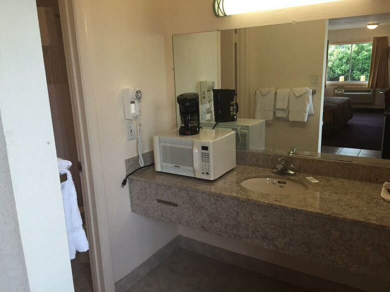 Motel Belmont Inn & Suites