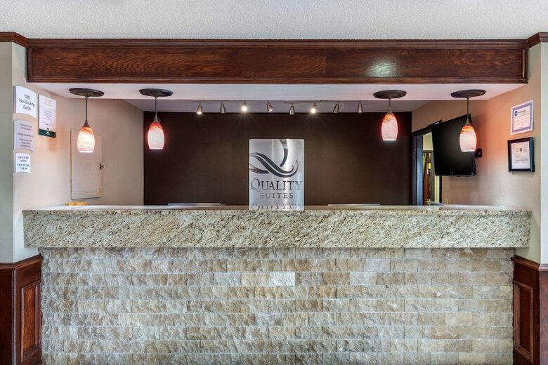 Hotel Quality Suites Addison-dallas