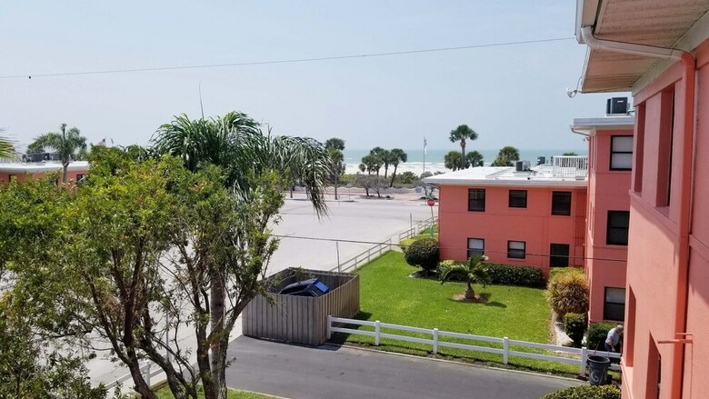 Hotel Gulf Winds Beach Resort
