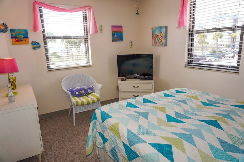 Hotel Gulf Winds Beach Resort