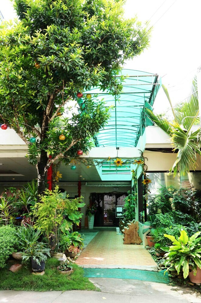 Hotel Reyna's The Haven And Gardens