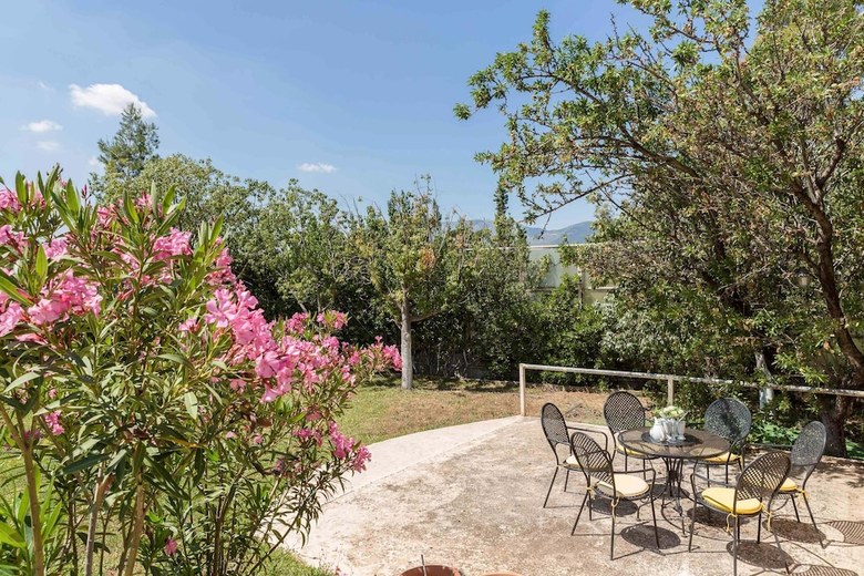 Dream Holidays In A Luxurious Garden Pool Villa