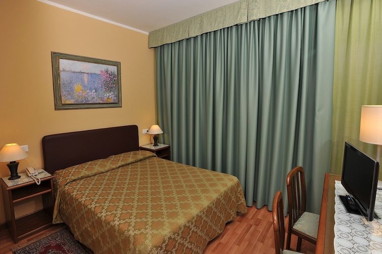 Hotel Lago Verde