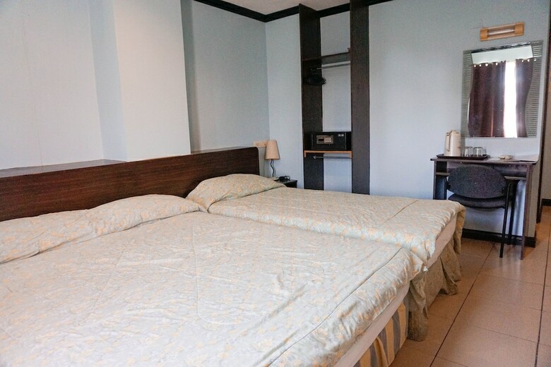 Crowne Garden Hotel