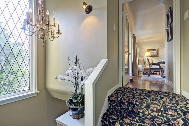 English Bay Inn Bed And Breakfast
