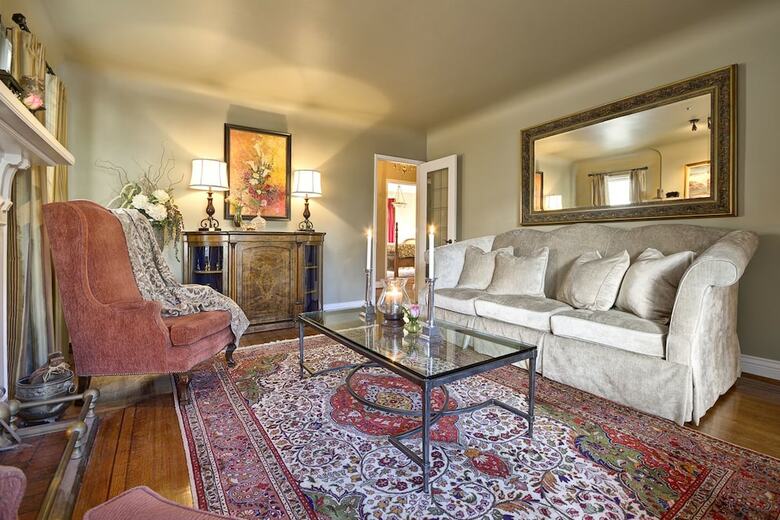 English Bay Inn Bed And Breakfast
