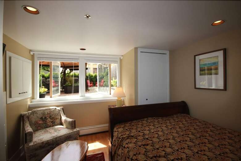 English Bay Inn Bed And Breakfast