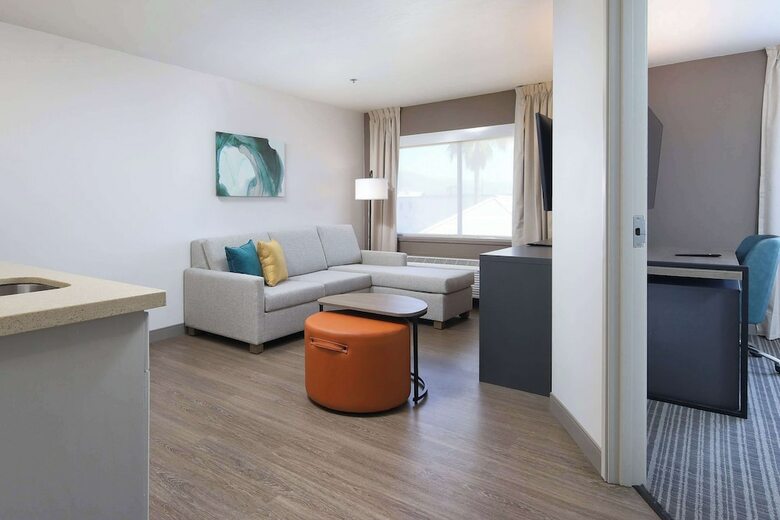 Hotel Comfort Suites At Tucson Mall