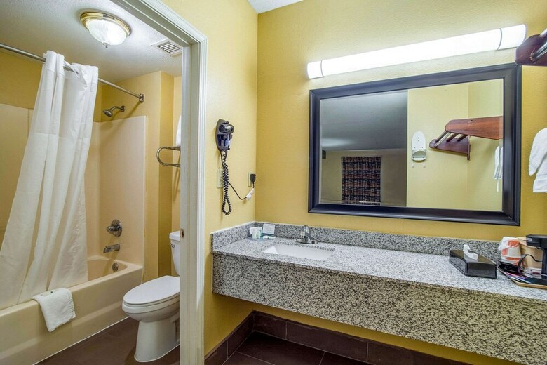 Hotel Quality Inn & Suites