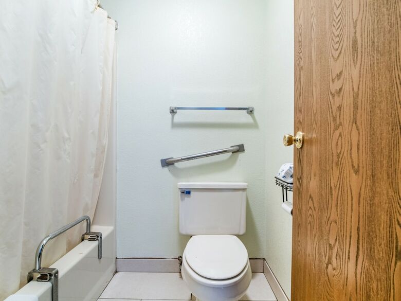 Oyo Hotel Chesaning Route 52 & Hwy 57