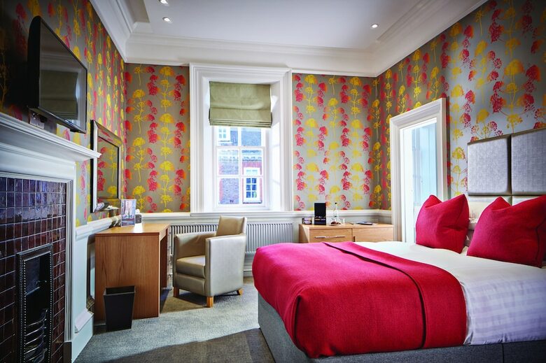 Barnett Hill - Luxury Hotel