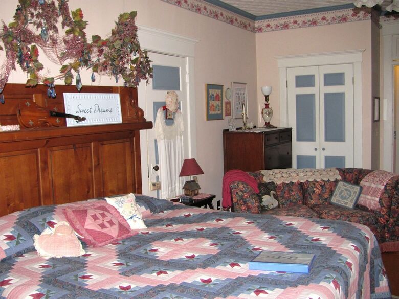 The Blue Belle Inn Bed And Breakfast