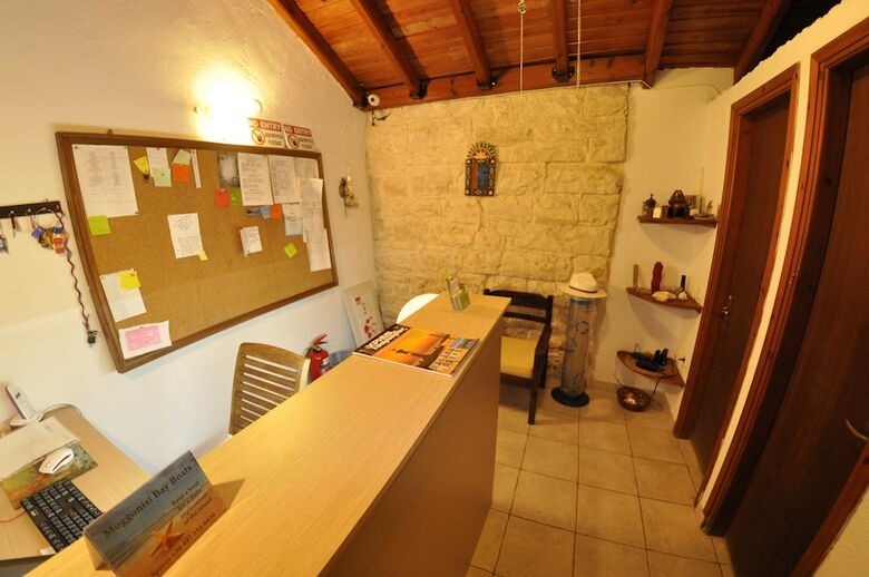 Adamantia Hotel