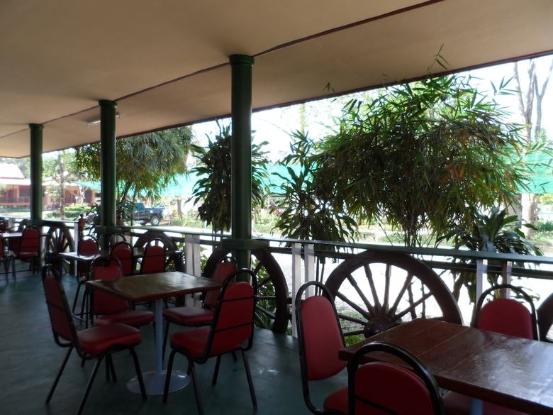 Hotel Khunnam Rimtarn Resort