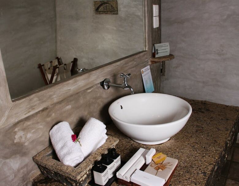 Hotel Serendip Stone Bungalow