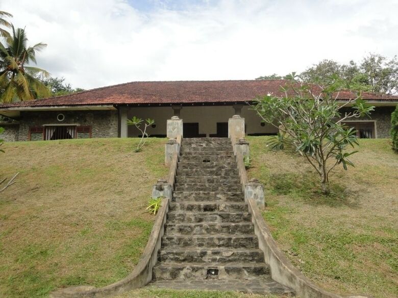 Hotel Serendip Stone Bungalow
