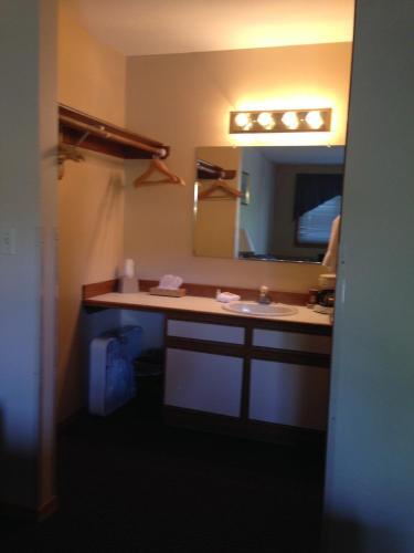 Motel Lakeshore Inn & Suites