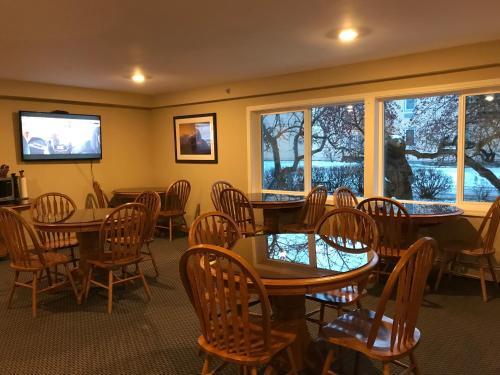 Motel Lakeshore Inn & Suites