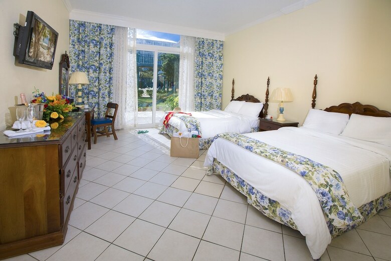Hotel Breezes Resort Bahamas All Inclusive