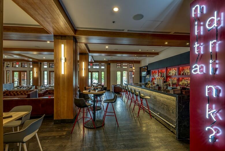 Hotel Nita Lake Lodge