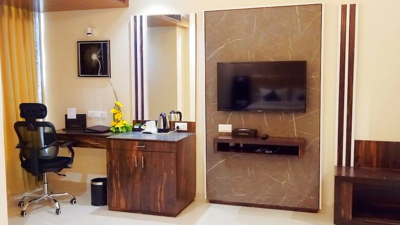 Pinnacle By 1589 Hotels