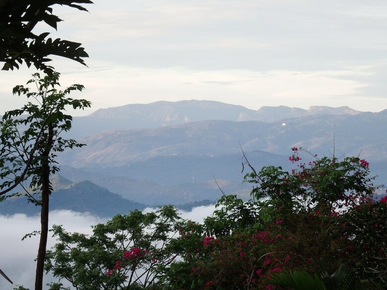 Welikande Hotel And Trekking Center