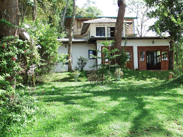 Welikande Hotel And Trekking Center