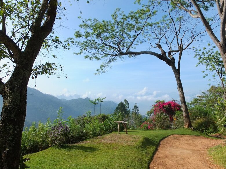 Welikande Hotel And Trekking Center