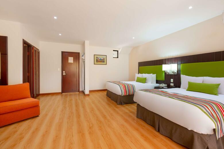 Hotel Country Inn & Suites
