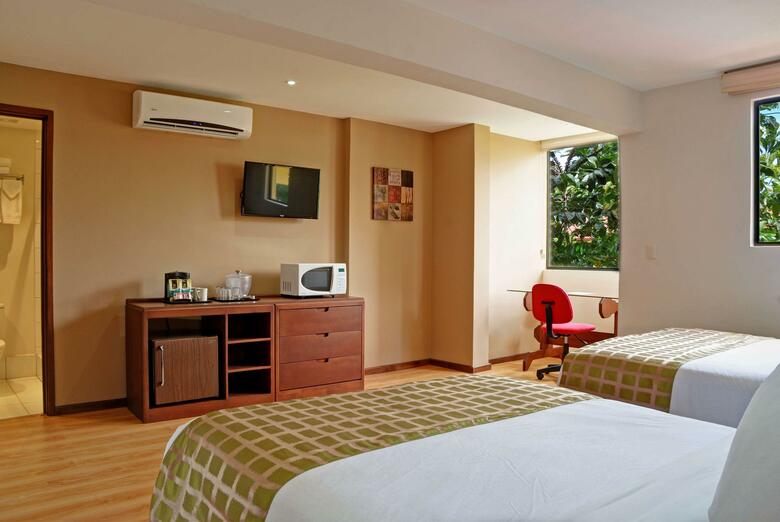 Hotel Country Inn & Suites