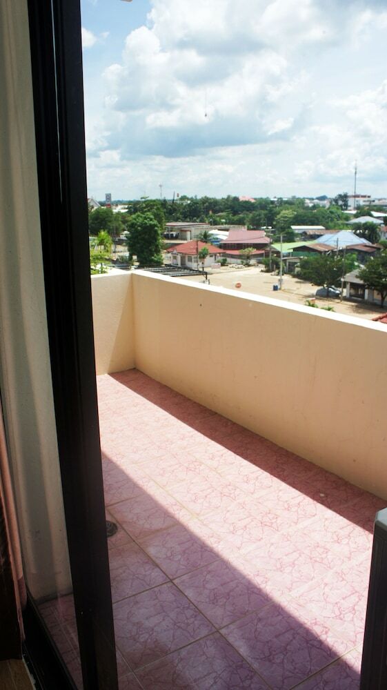 J.p. Emerald Hotel