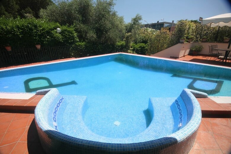 Hotel Albergo Ristorante La Pietra