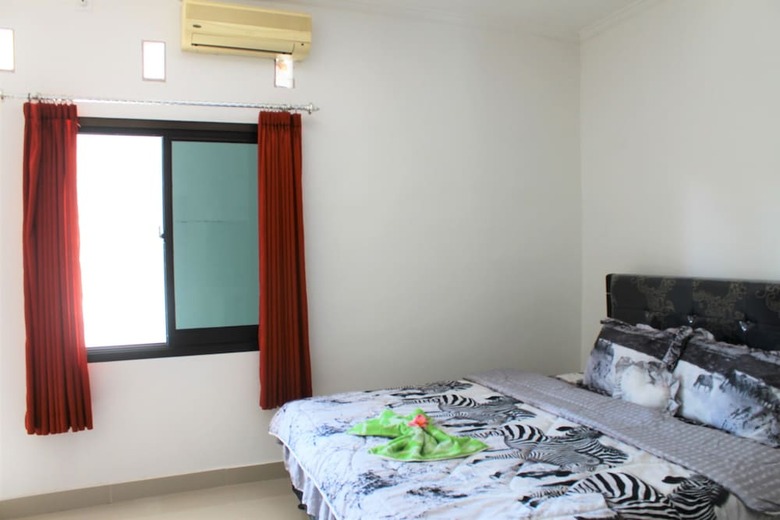 Hotel Yuliana Homestay