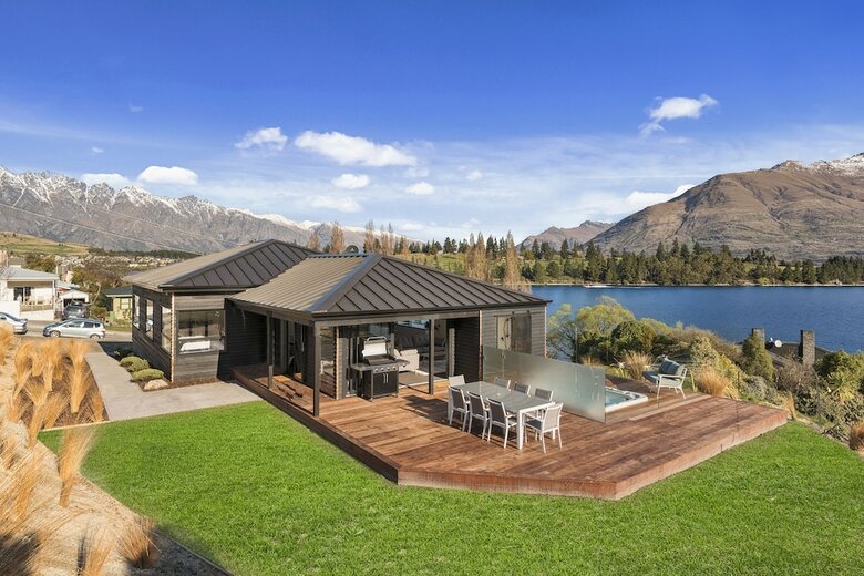 Lakeside Luxury On Suburb Street