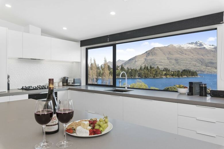 Lakeside Luxury On Suburb Street