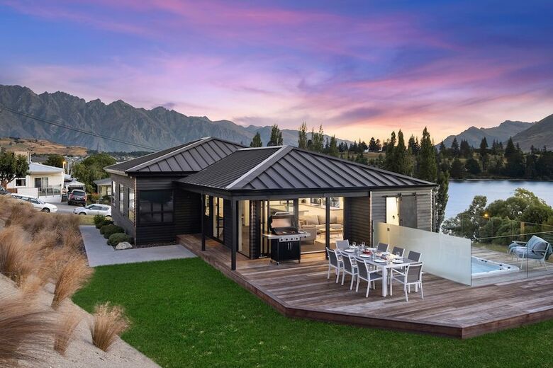 Lakeside Luxury On Suburb Street