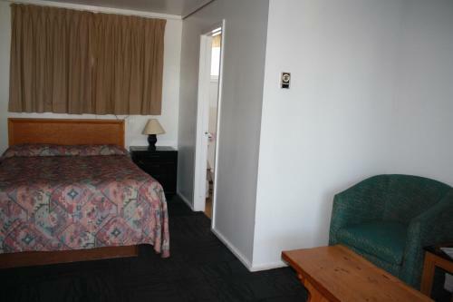Kingsbridge Inn / Bon-air Motel