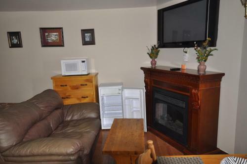 Kingsbridge Inn / Bon-air Motel