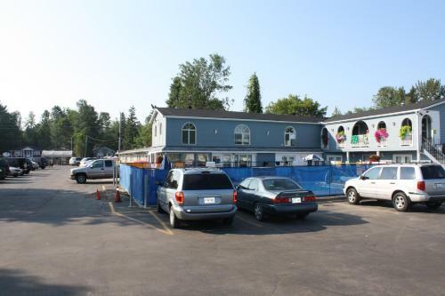 Kingsbridge Inn / Bon-air Motel