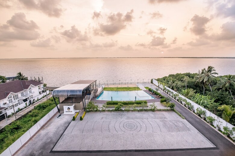 Grandeeza Luxury Hotel