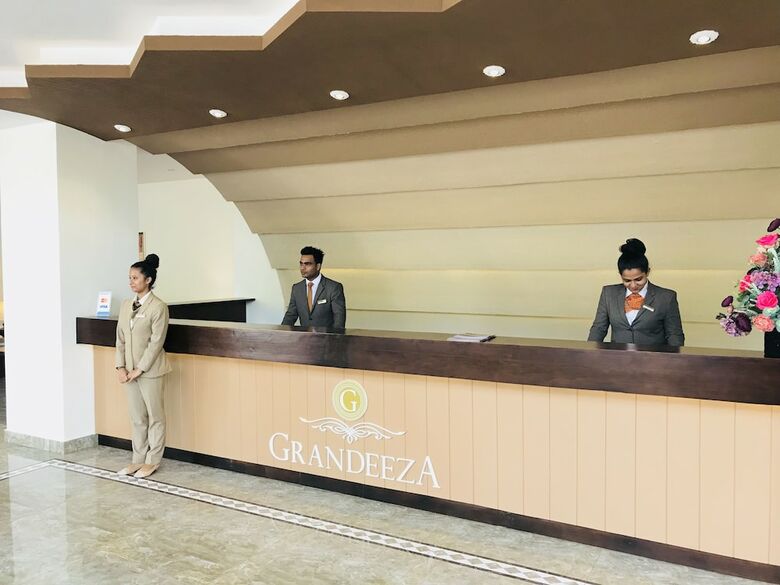 Grandeeza Luxury Hotel