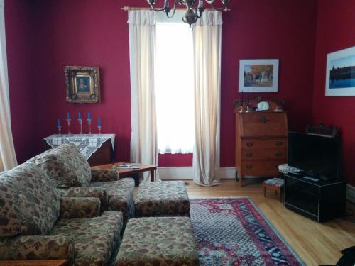 Fairmont House Bed & Breakfast